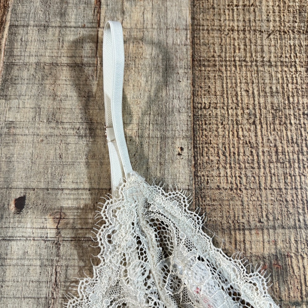 Out From Under Ivory Eyelash Lace Triangle Bralette Adjustable Boho Lingerie L - Picture 4 of 7